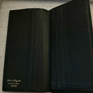 EUC Black Salvatore Ferragamo Bifold Wallet